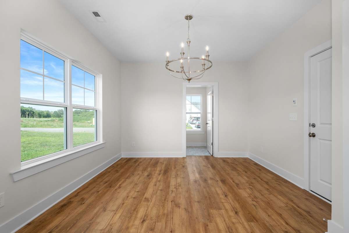 Dining area to right of kitchen