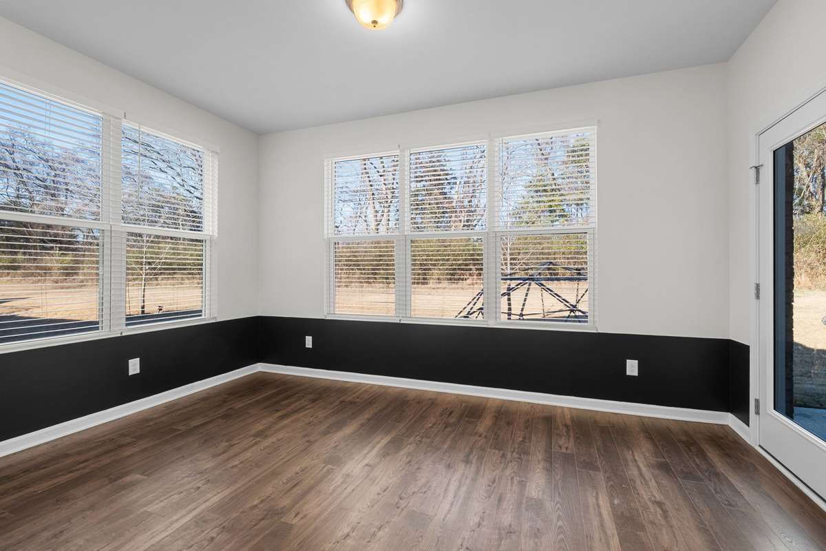 Florida Room with lights of windows with blinds
