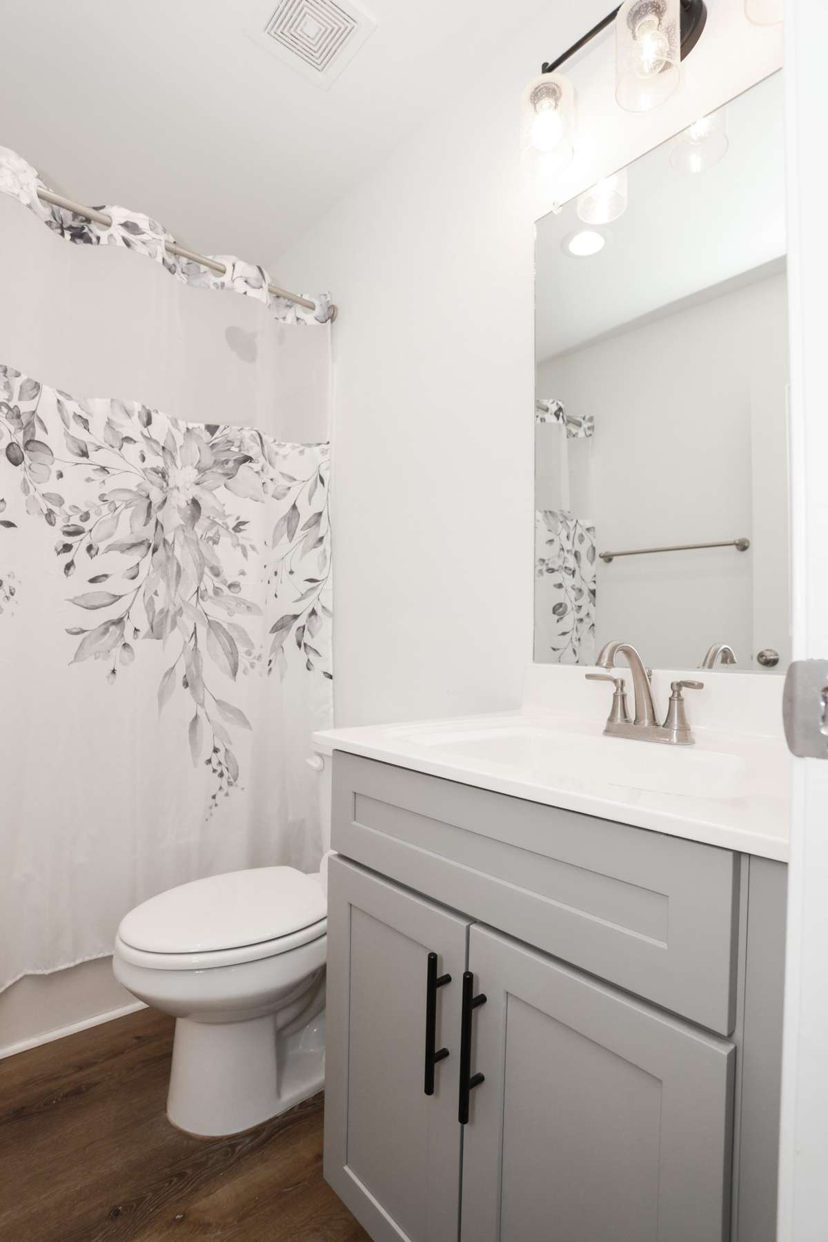 Bathroom between Bedroom 2 and 3 with tub and full shower