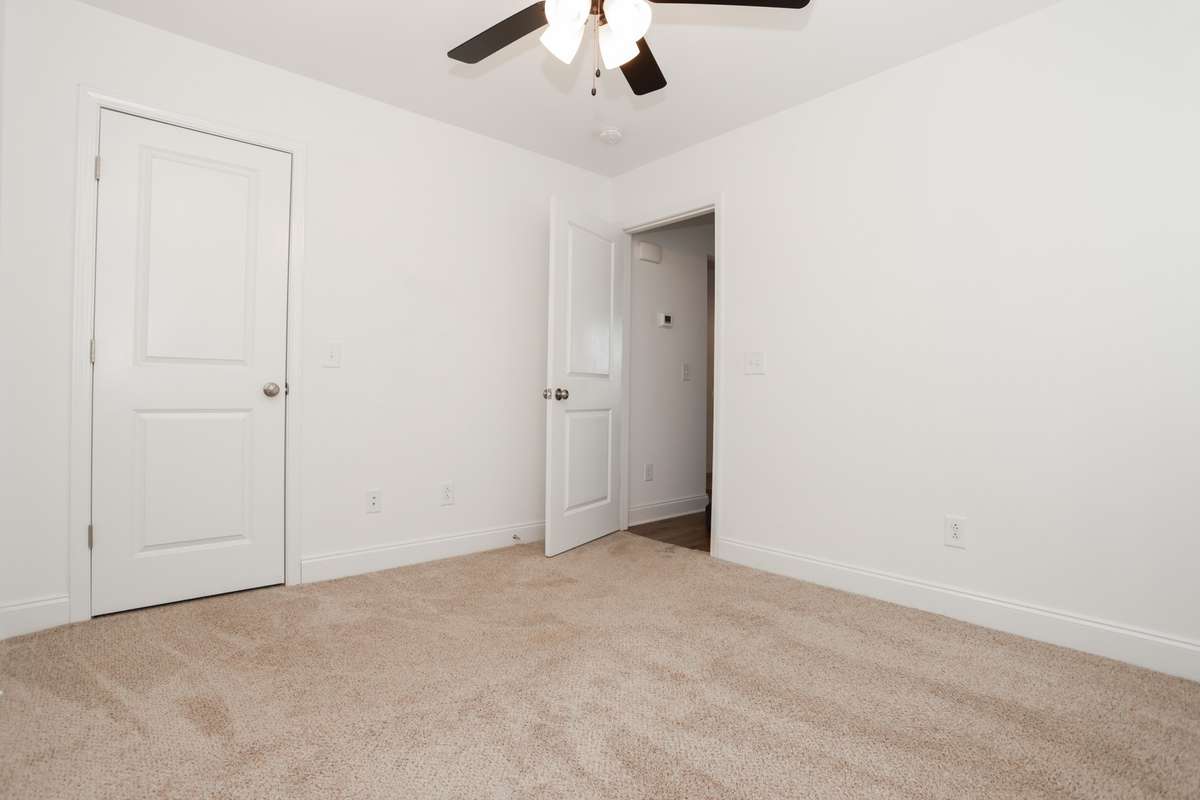 Bedroom 3 entry and closet area