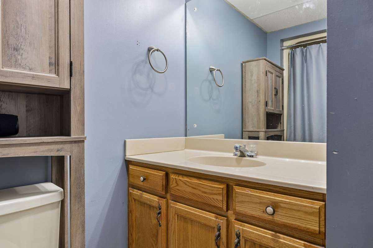 In-Law Suite Bathroom with Shower/Tub Combo