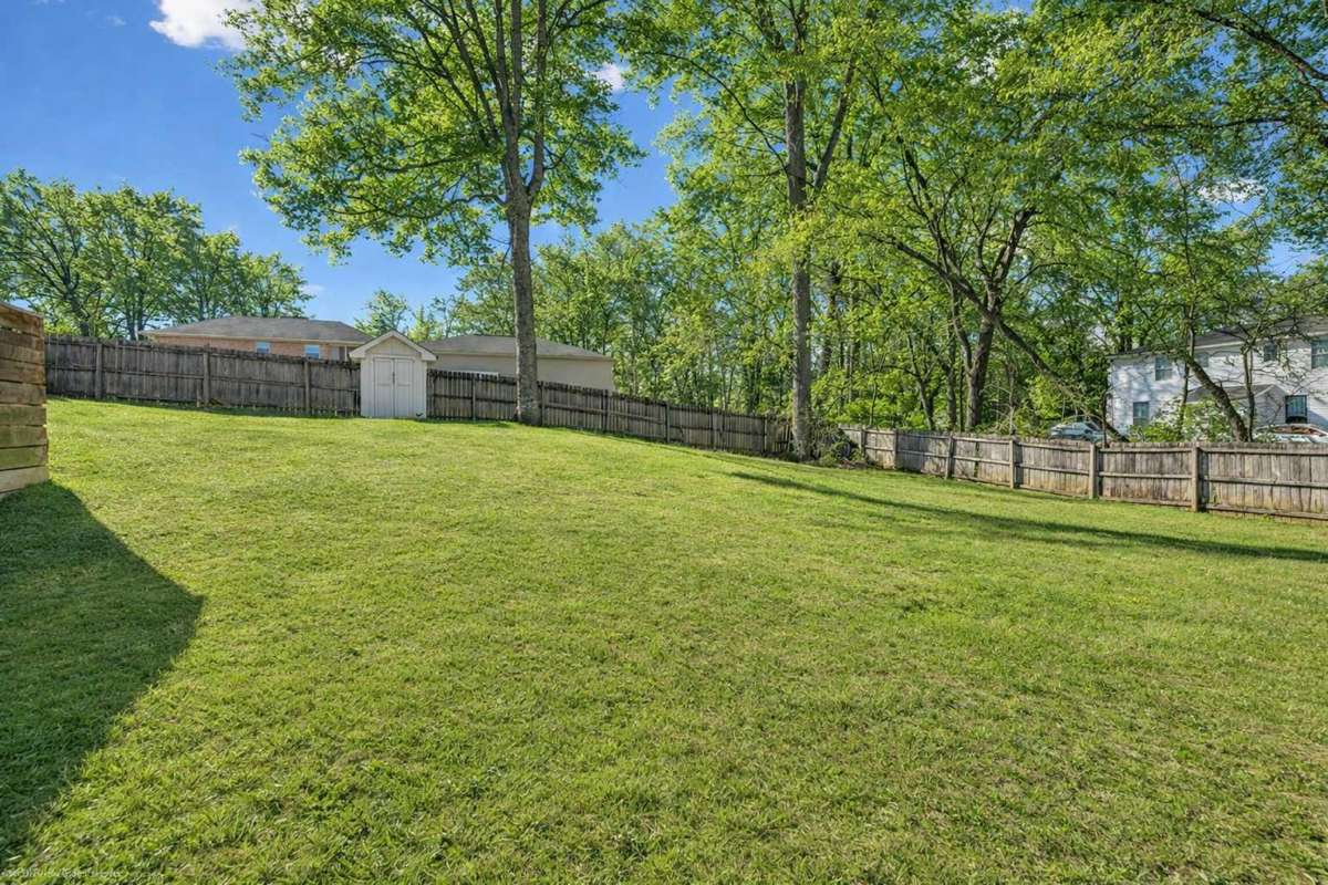 Fenced Backyard

Photo has been virtually enhanced for marketing purposes