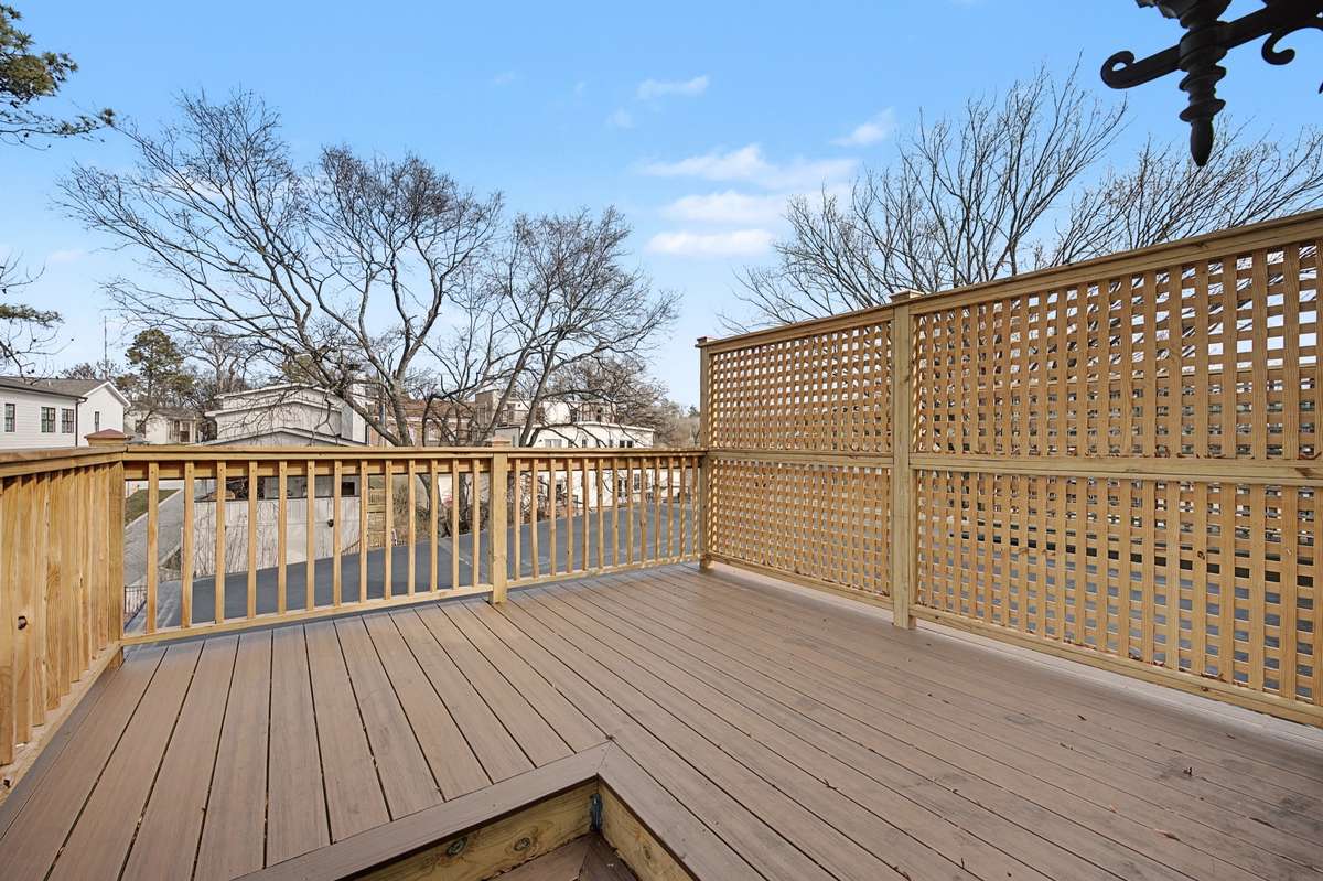 Rooftop Deck:Private wooden deck/terrace, ideal for sunset views and morning coffee
