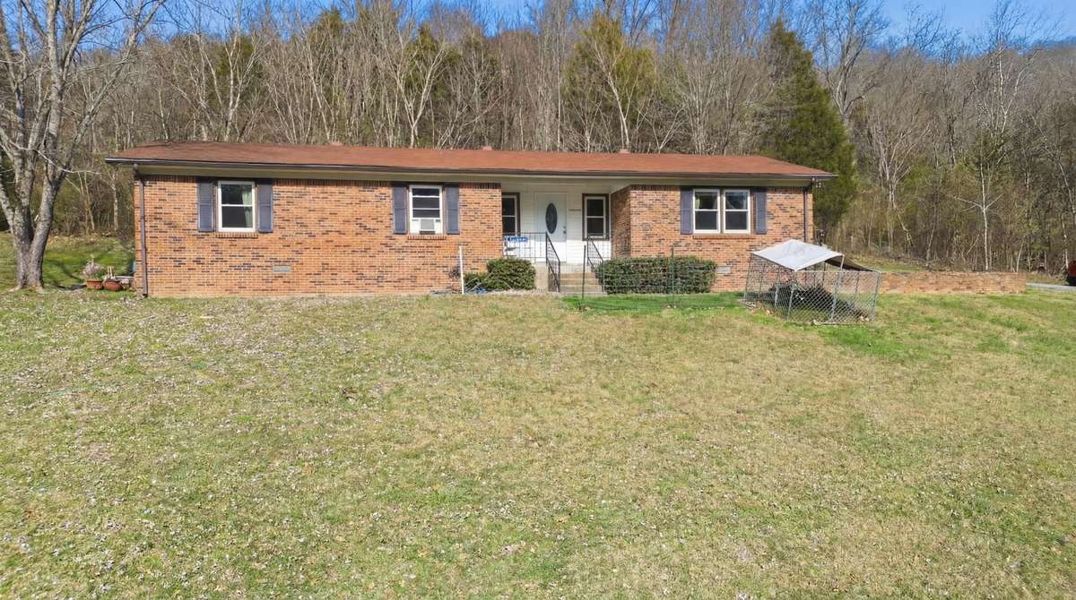 Welcome to 275 Lakeside Dr.
