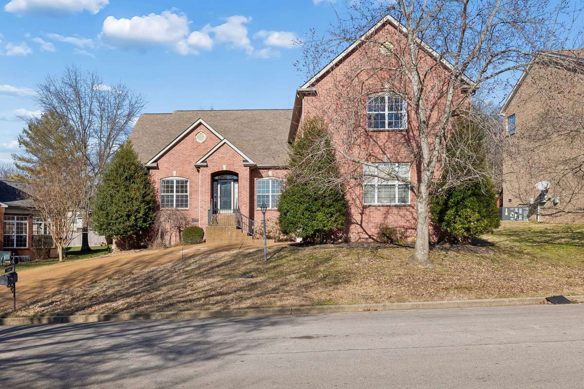 Welcome Home to 2205 Maple Grove!