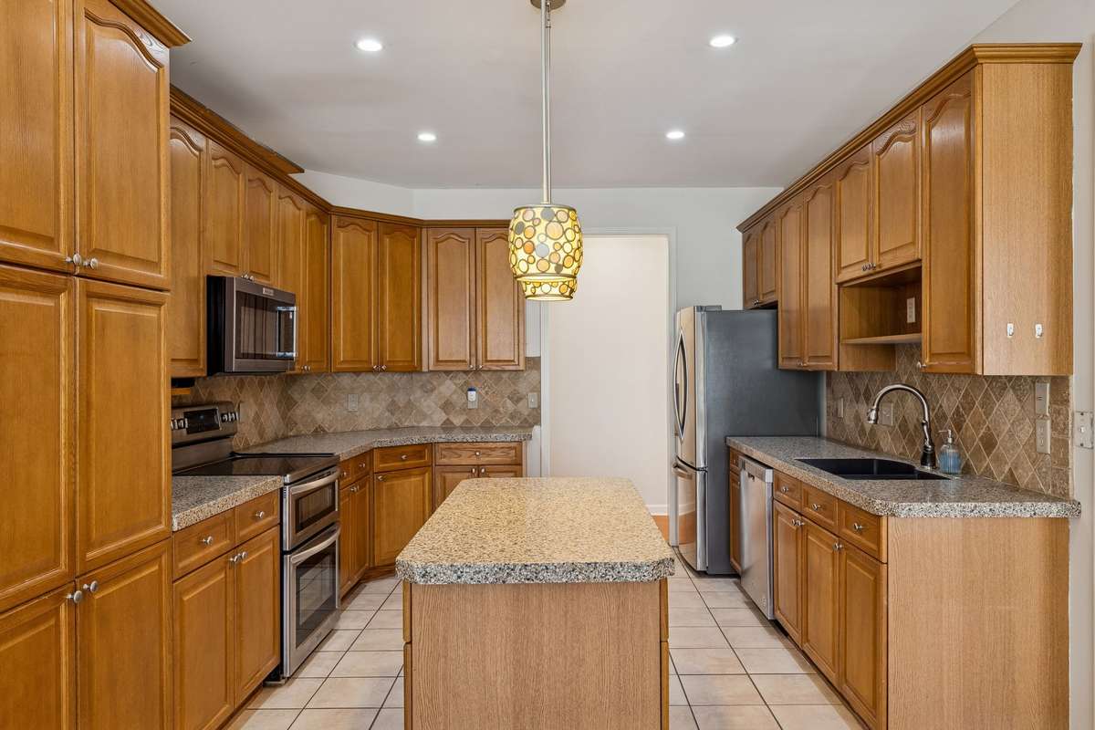 Double oven and pull-out drawers in the pantry.