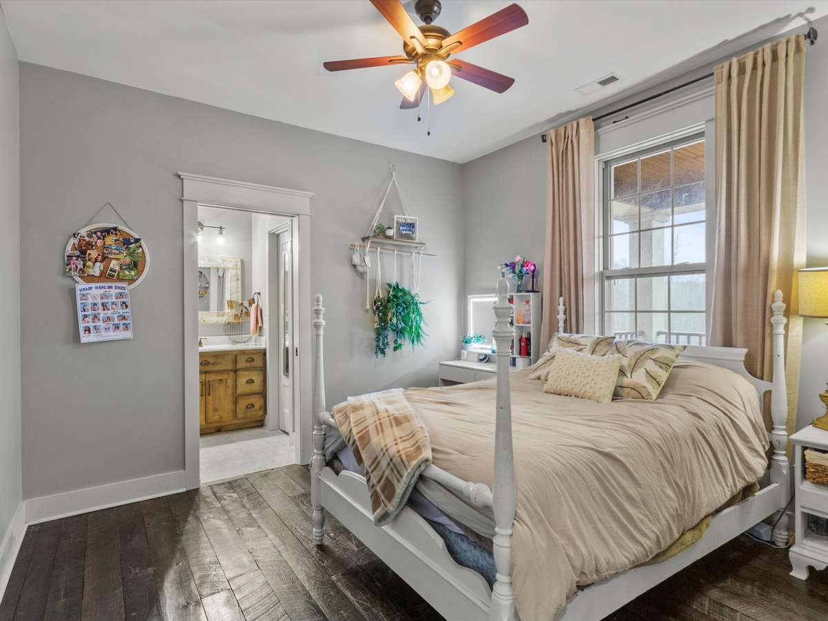 Bedroom 3 with bathroom
