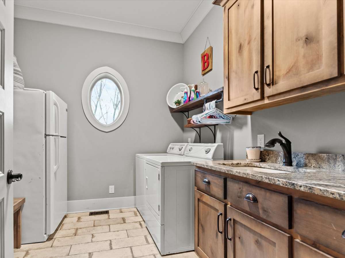 Large Laundry room 1st floor