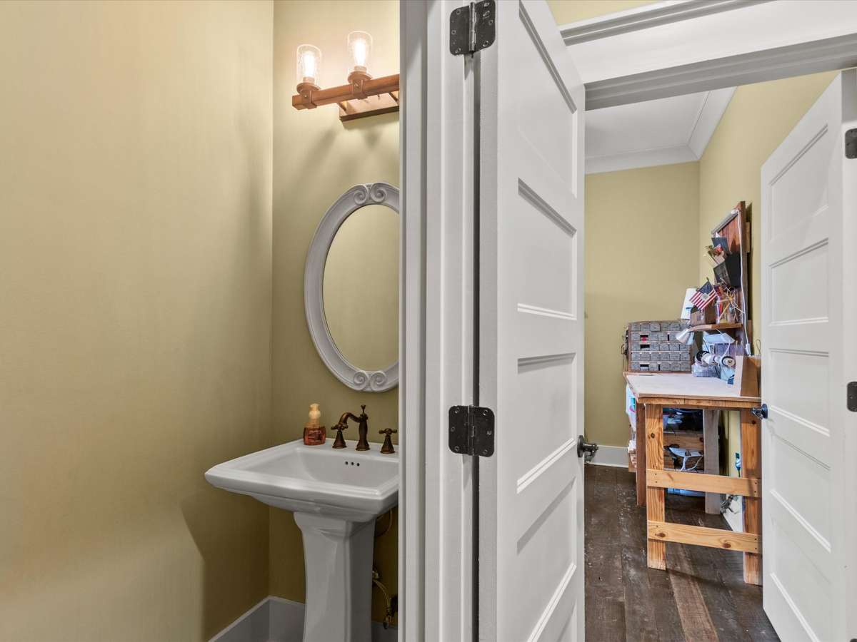 1/2 bath 1st floor