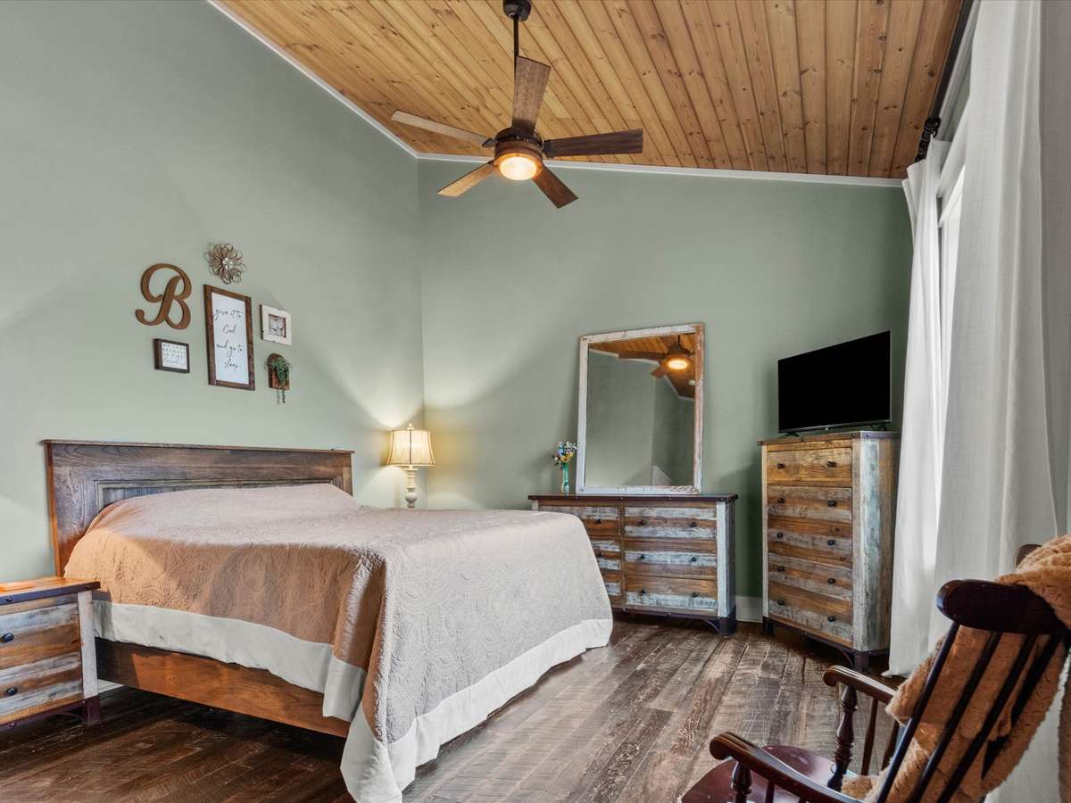 Master Bedroom vaulted celling