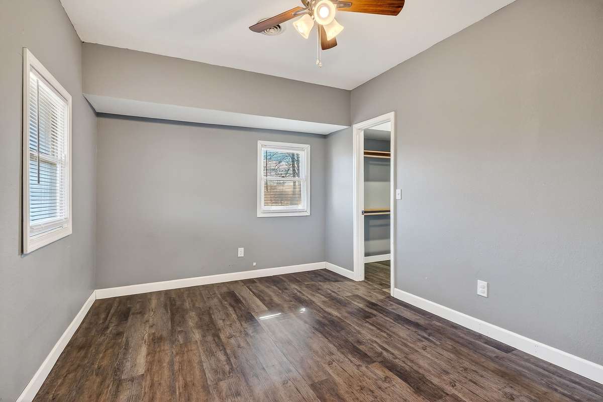 BEDROOM.
SPLIT BEDROOM PLAN