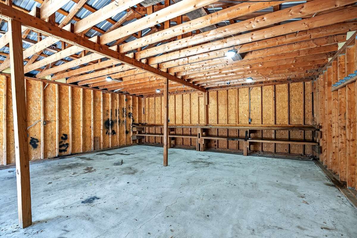 GARAGE INTERIOR