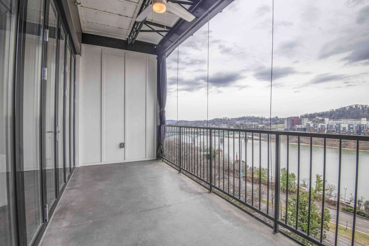 Back terrace overlooking the Tennessee River