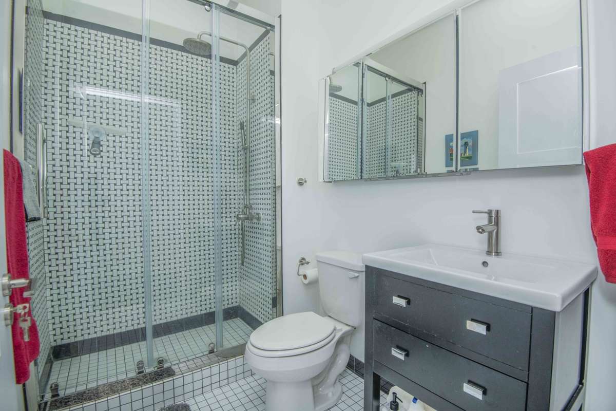 2nd full bath with walk-in shower