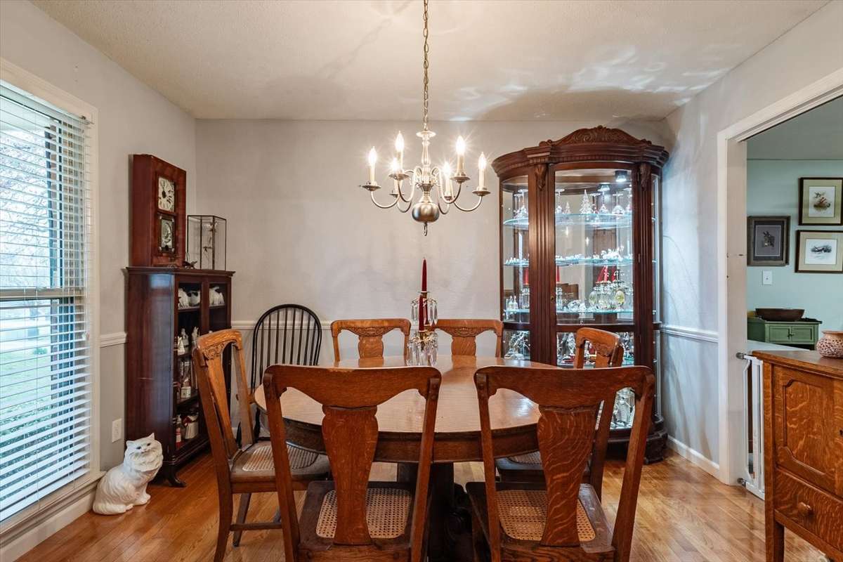AND THE ENCHANTING DINING ROOM - LARGE ENOUGH FOR BIG PIECES