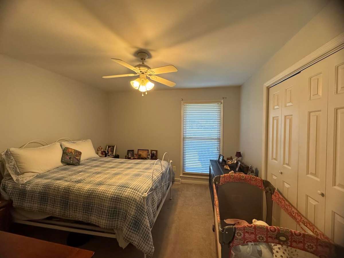 CHILD/GUEST BEDROOM #2 (DOUBLE CLOSETS)
