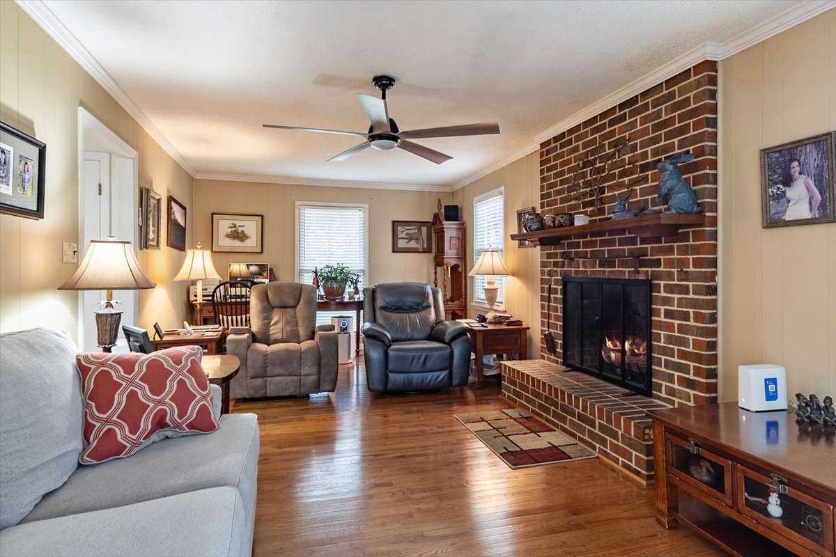 SPACIOUS, YET COZY!!