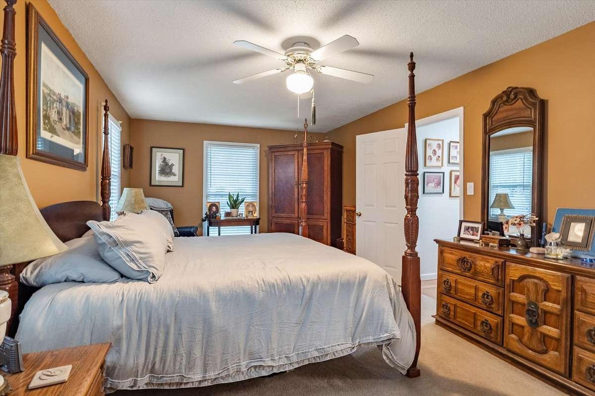 AWAY FROM THE LIVING AREA - VERY PRIVATE