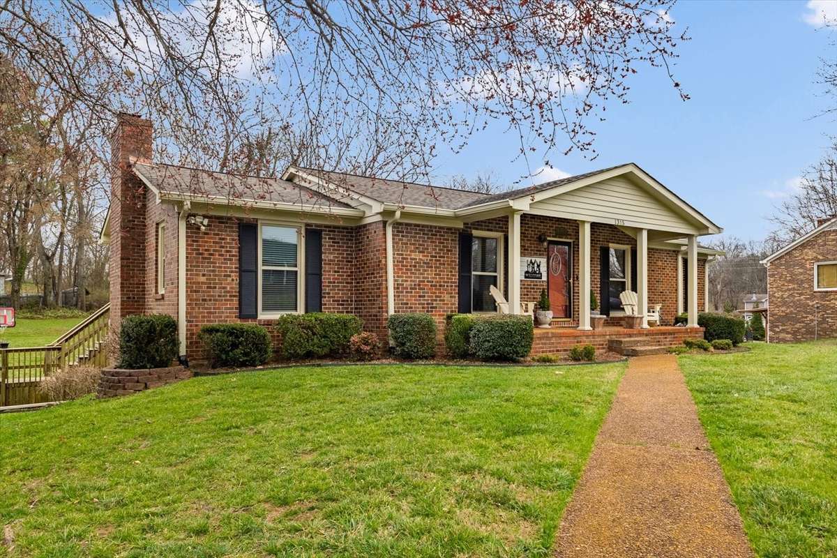 ANOTHER LOOK AT THIS STATELY, CLASSIC HOME - PROVEN TO BE A GREAT PLACE TO RAISE A FAMILY!!