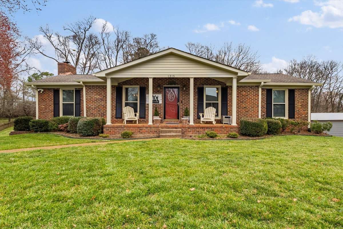 YOU'LL FALL IN LOVE WITH THE CLASSIC BRICK HOME IN A FABULOUS AREA OF COLUMBIA!!