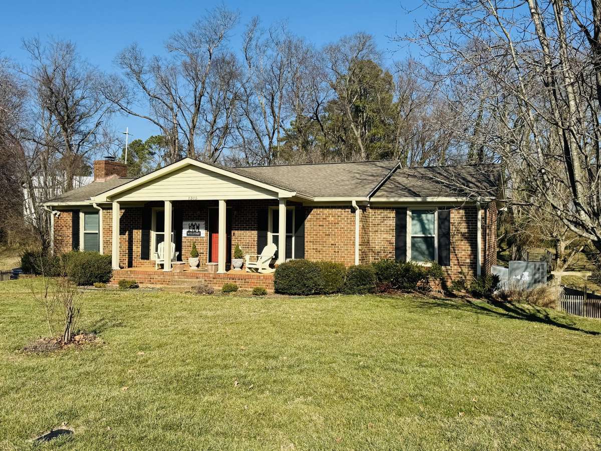 WELCOME HOME TO THIS FABULOUS AND CHILD/PET FRIENDLY AREA OF COLUMBIA!!