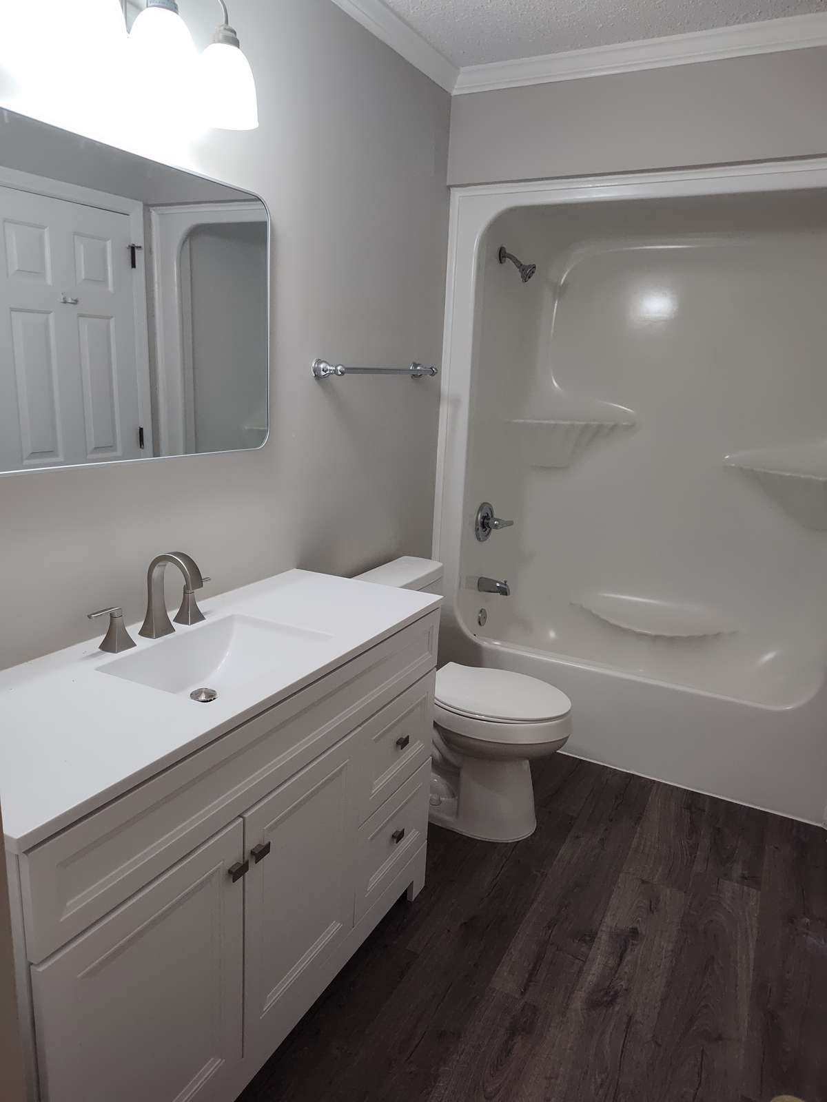 Upstairs bathroom (1 of 2)