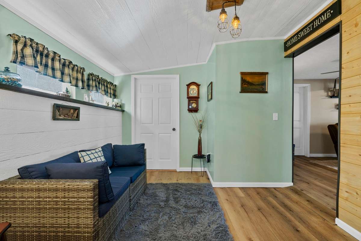 Bonus room / Office.