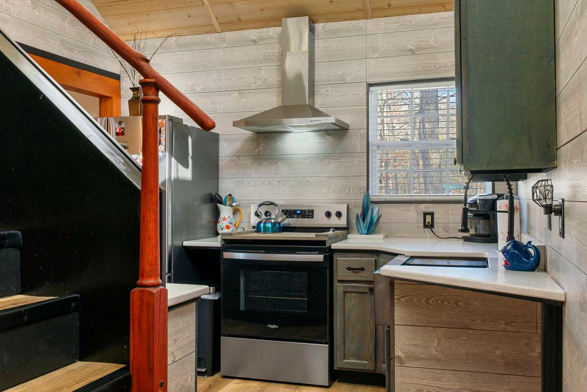 Updated kitchen w/high ceilings, natural light, quartz countertops, new appliances, farmhouse sink.