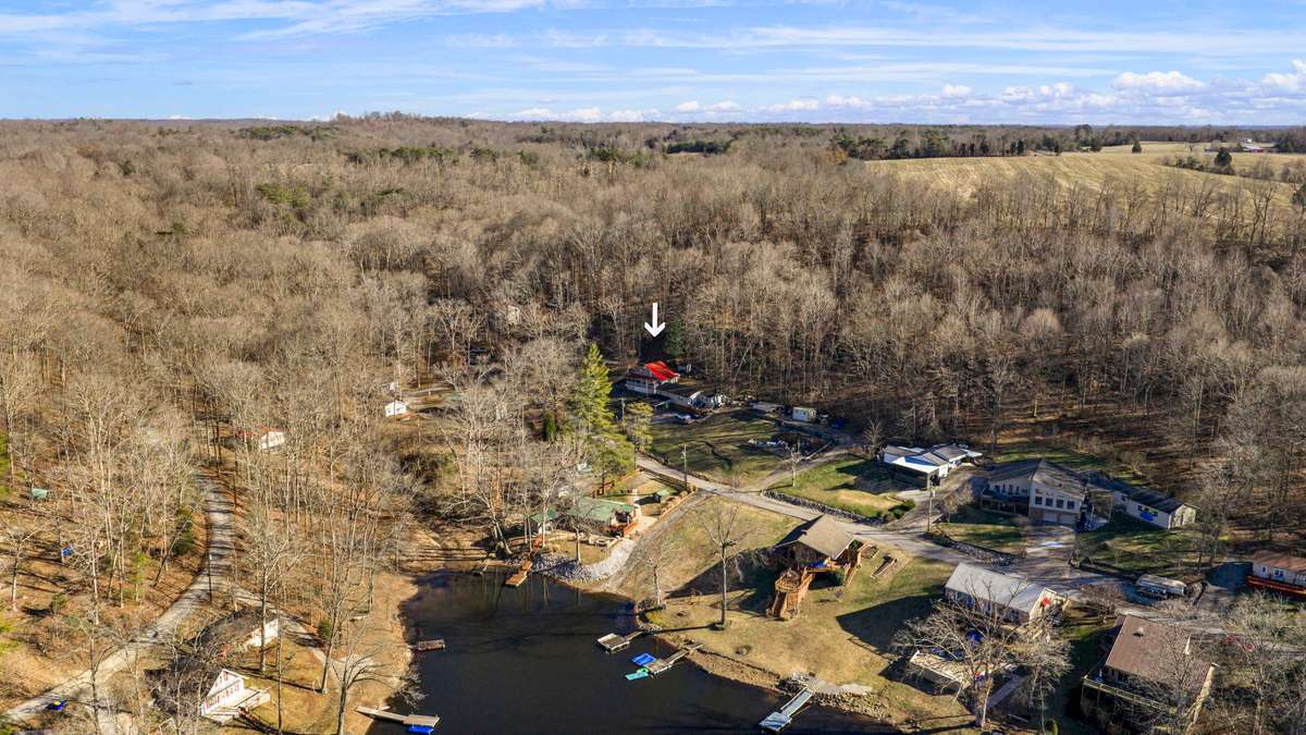 419 Jackie Dukes overlooking popular Whiskey Bay, on Lake Malone - a recreational paradise!