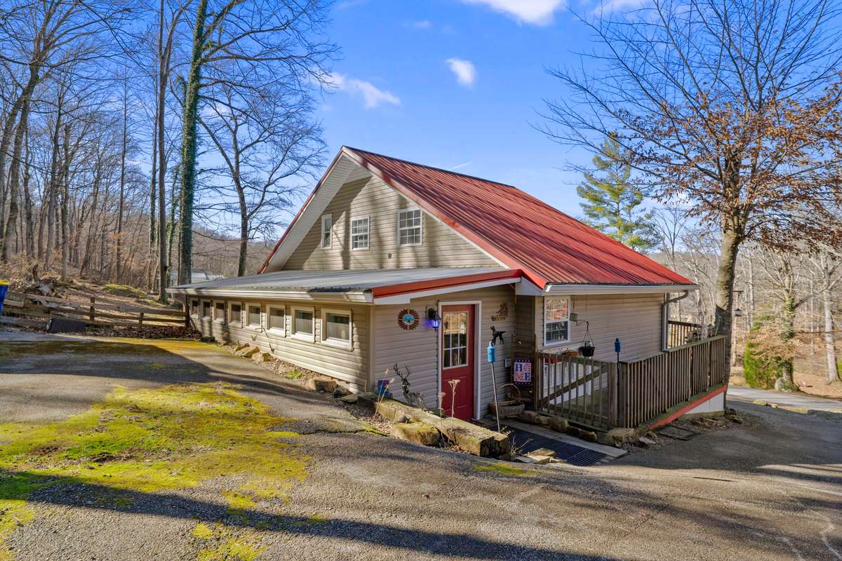Metal roof w/leaf guards & lifetime transferable warranty on adjustable galvanized foundation.