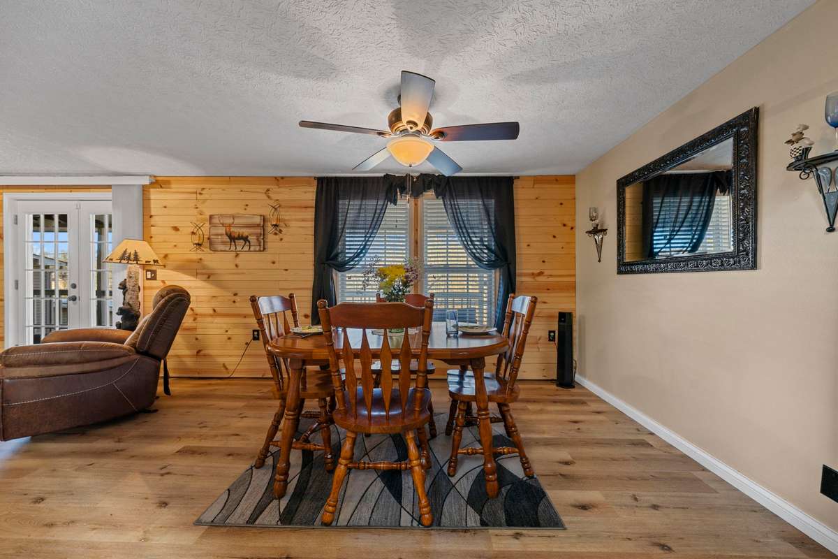 Dining room.