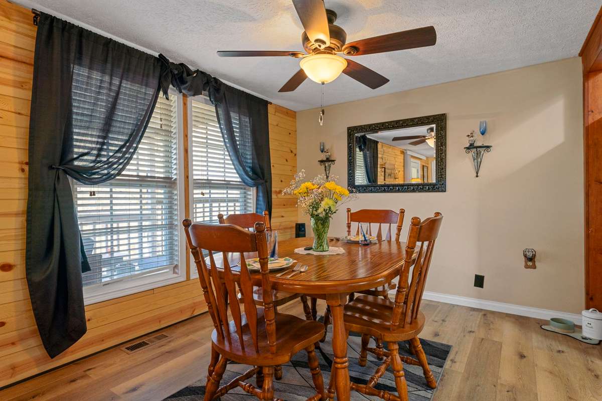 Dining room.