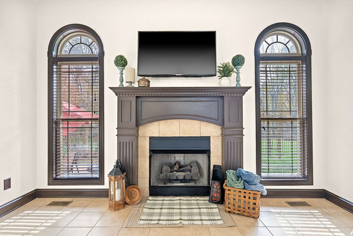 Cozy sitting area w/ gas fireplace