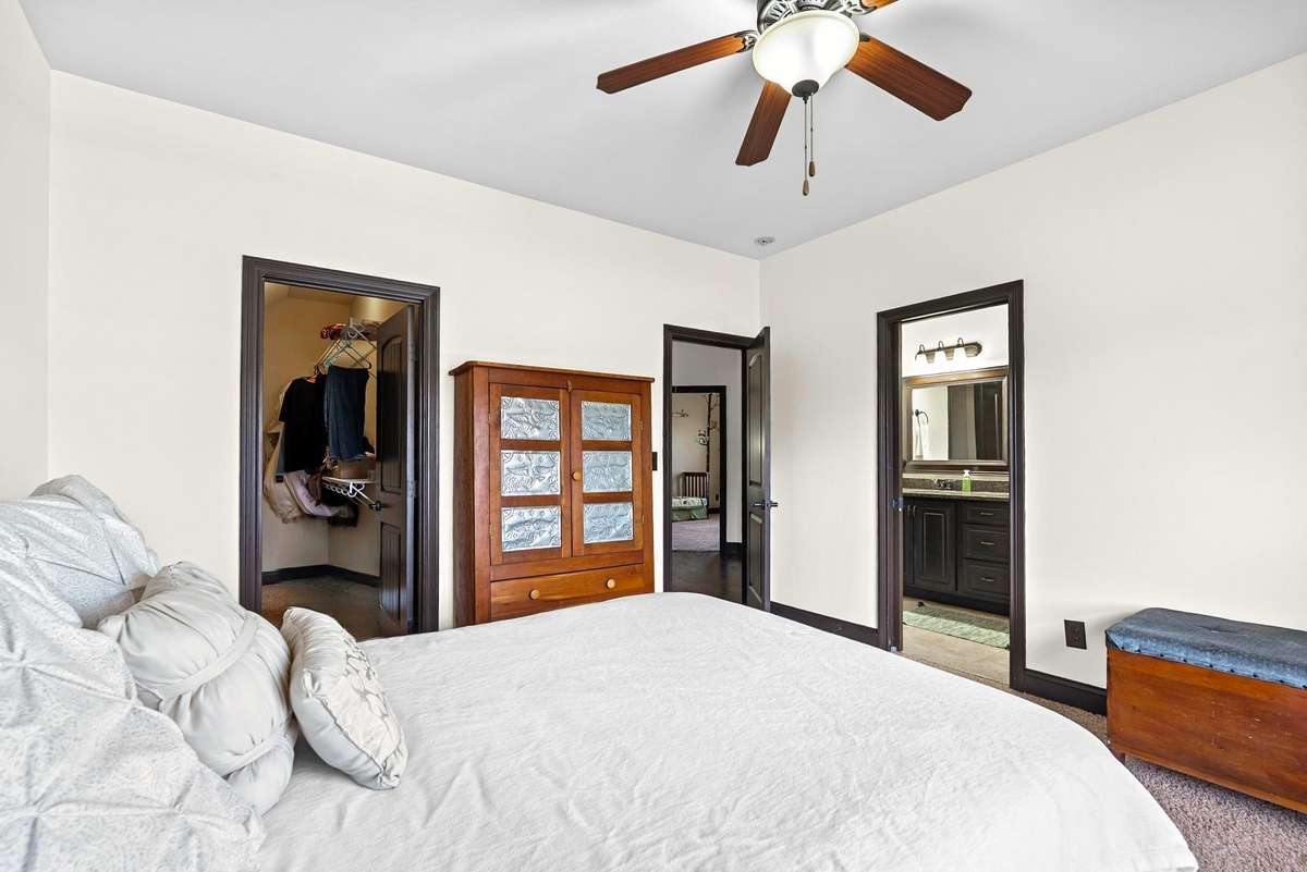 Bedroom 4 upstairs w/ WIC