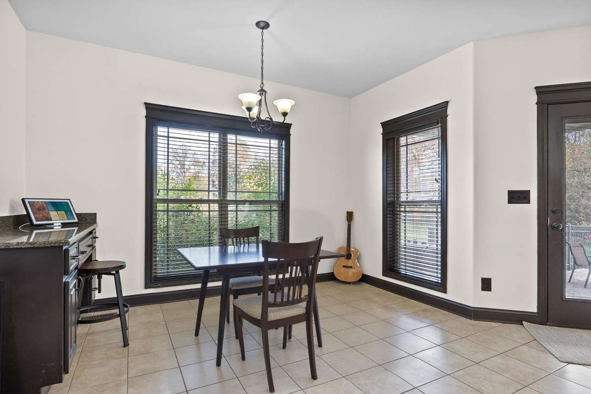 Eat in dining area in kitchen