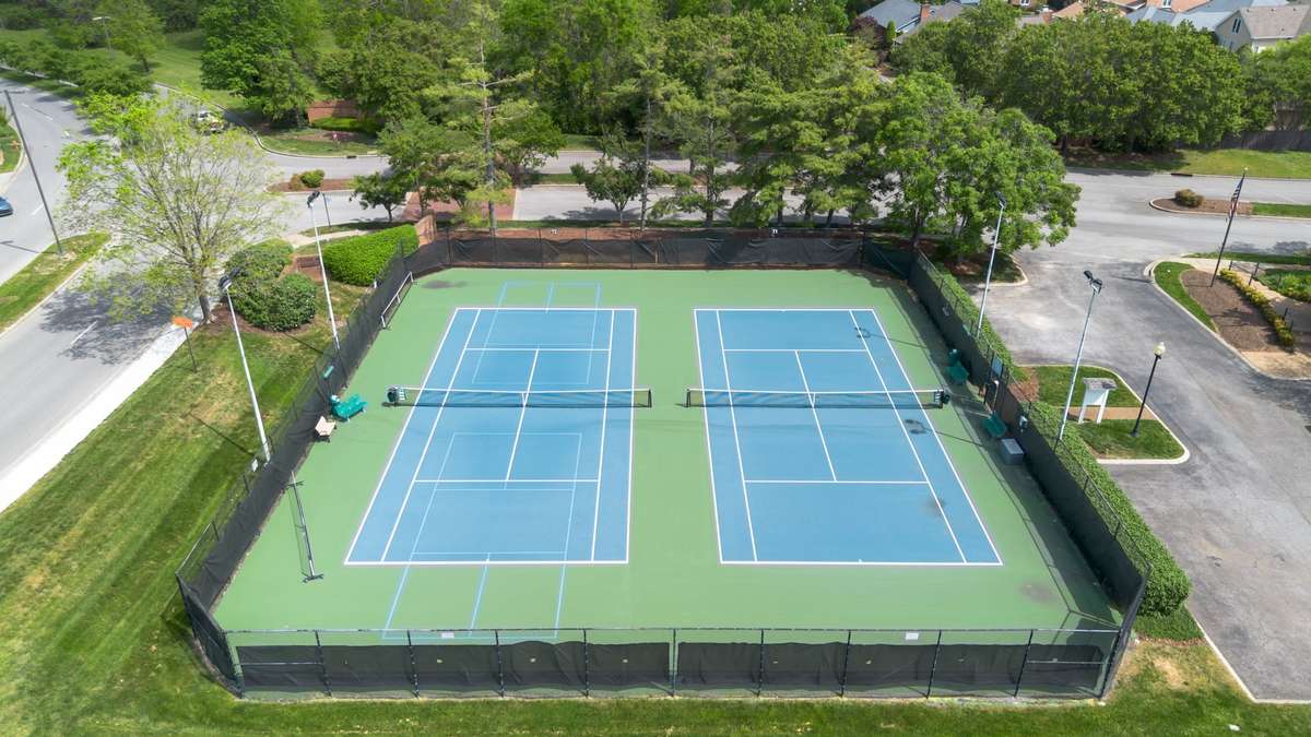 tennis courts and pickle ball