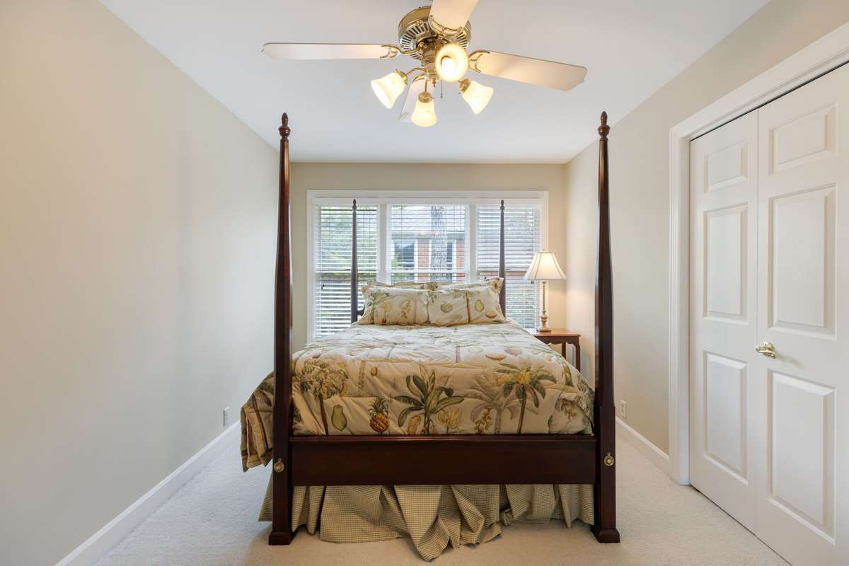 3rd bedroom with queen bed