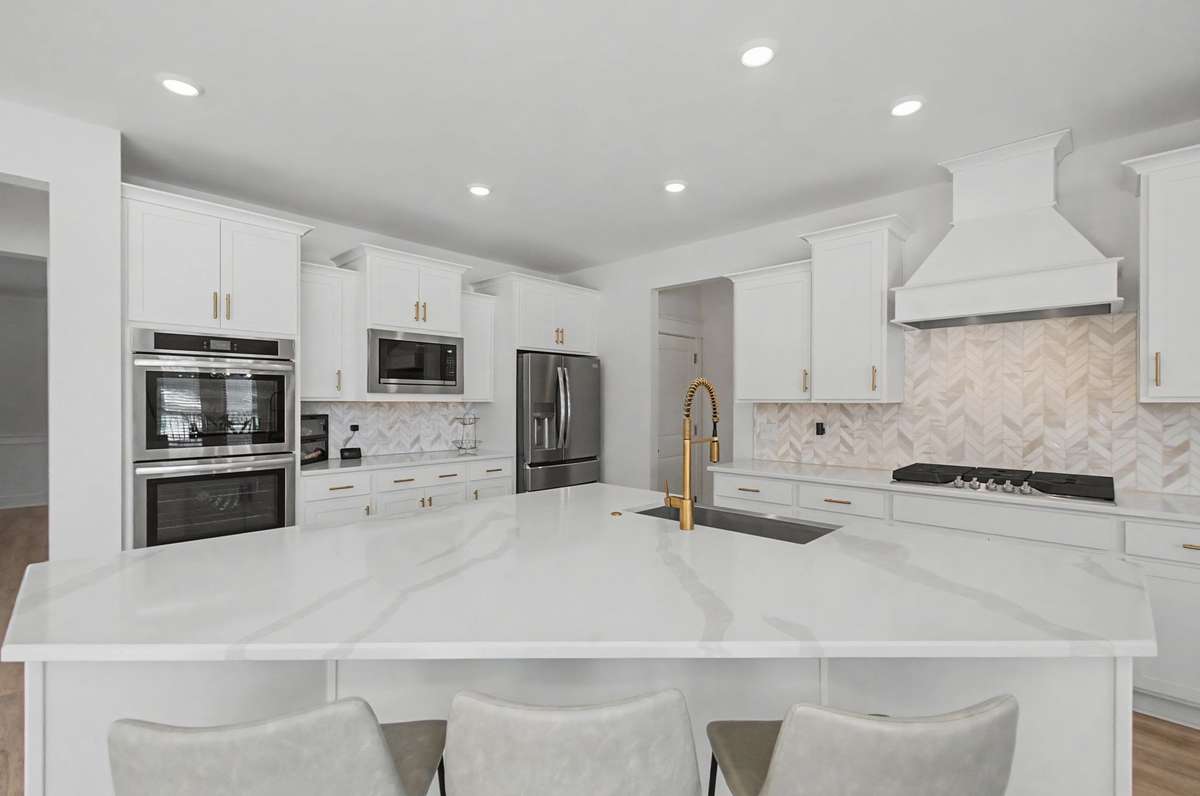 Large Quartz island with full tub sink & gas range!