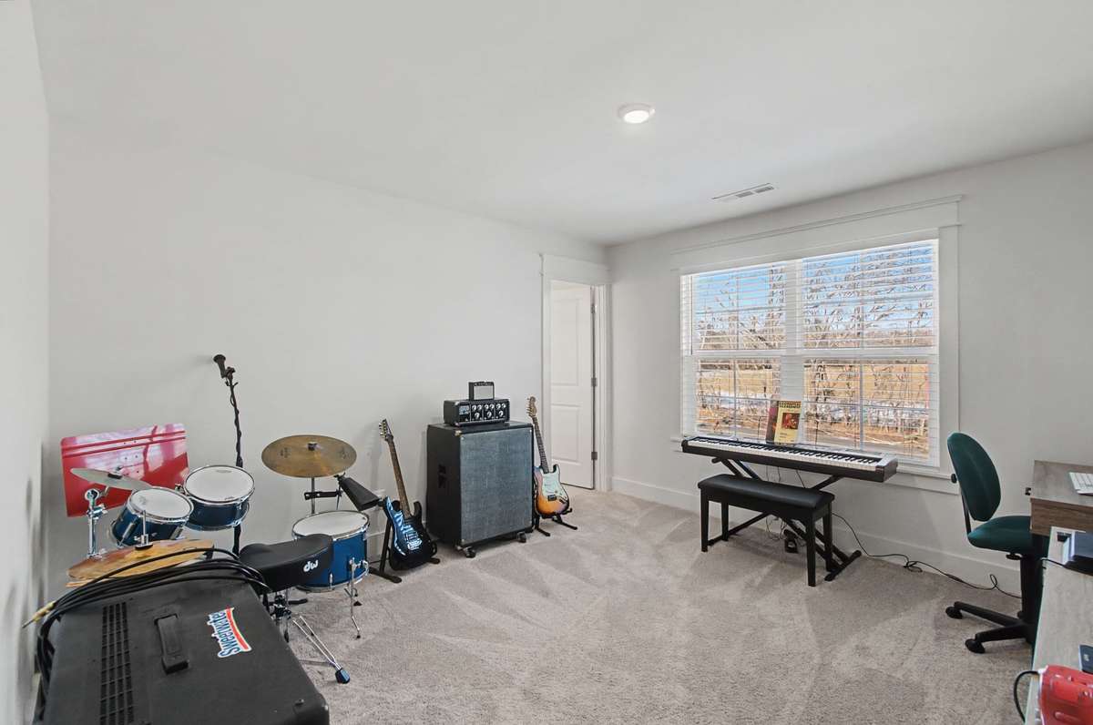 Large bedrooms with big closets-This one has a private bathroom and walk in closet!