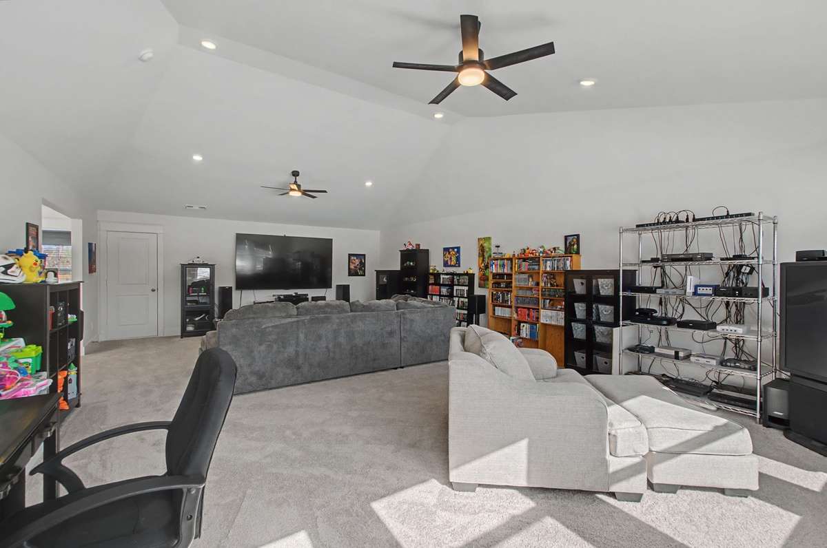 Another view of the upstairs bonus room!