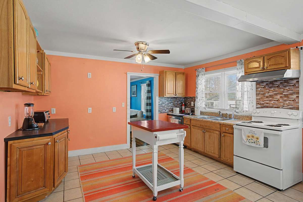 Spacious kitchen with wood cabinets that can be spray painted into your fav color