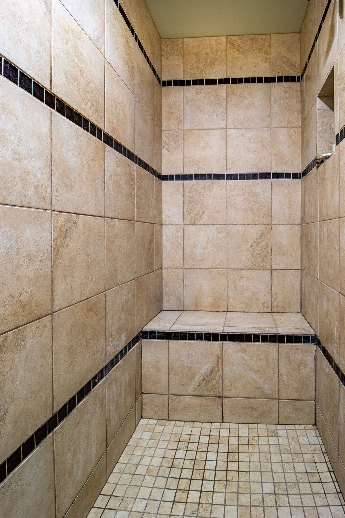 Full Bathroom 1