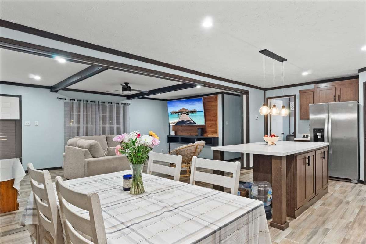 Kitchen and Dining Room All Appliances stay