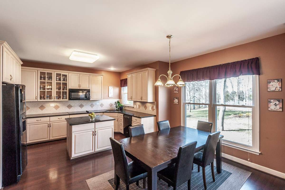 This spacious kitchen with abundant cabinetry and granite counterspace galour! Also featured are a walk in pantry, center island, under cabinet lighting, tile backsplash, decorative glass cabinet front and those lakeviews from every window!