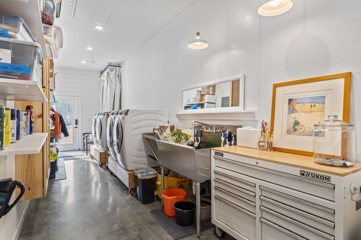 laundry/utility room