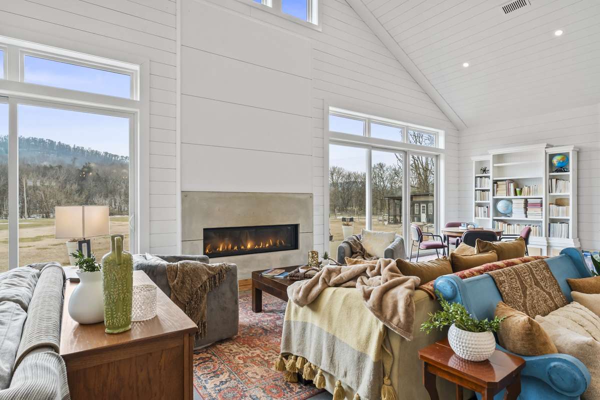 5' linear gas fireplace in Great room