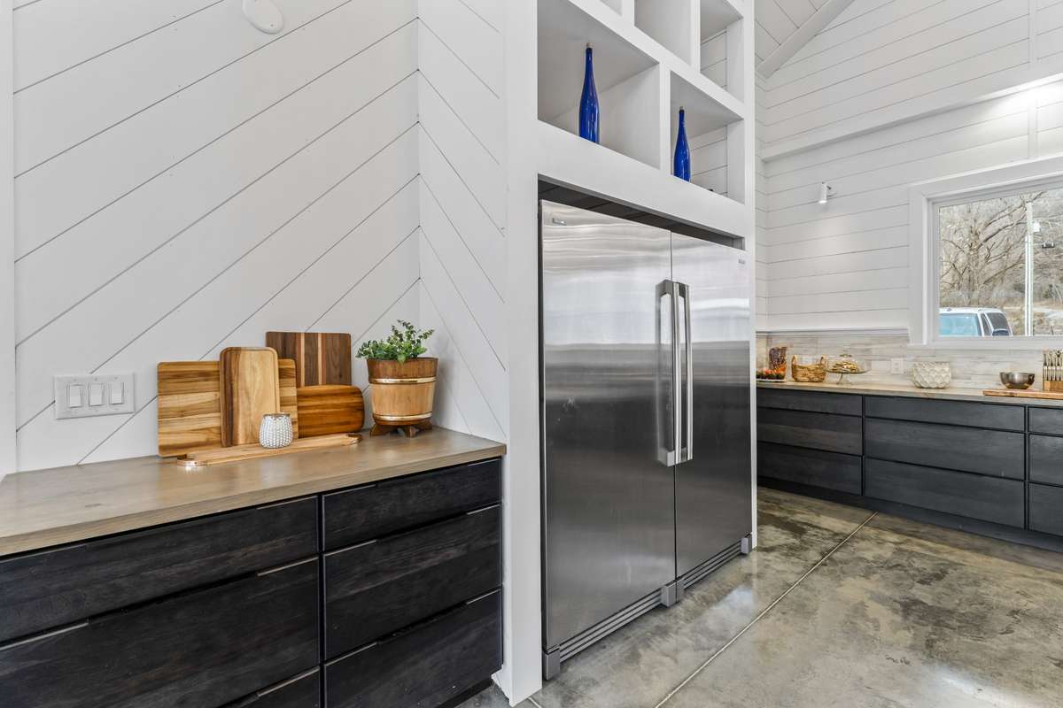Full refrigerator and freezer