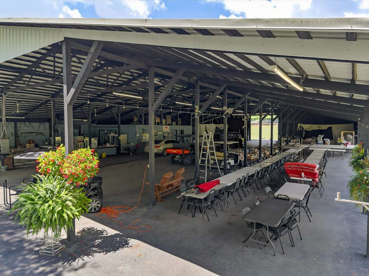 Expansive covered pavilion designed for events, dining, & concessions, w/ integrated audio & visual connectivity to the main stage.