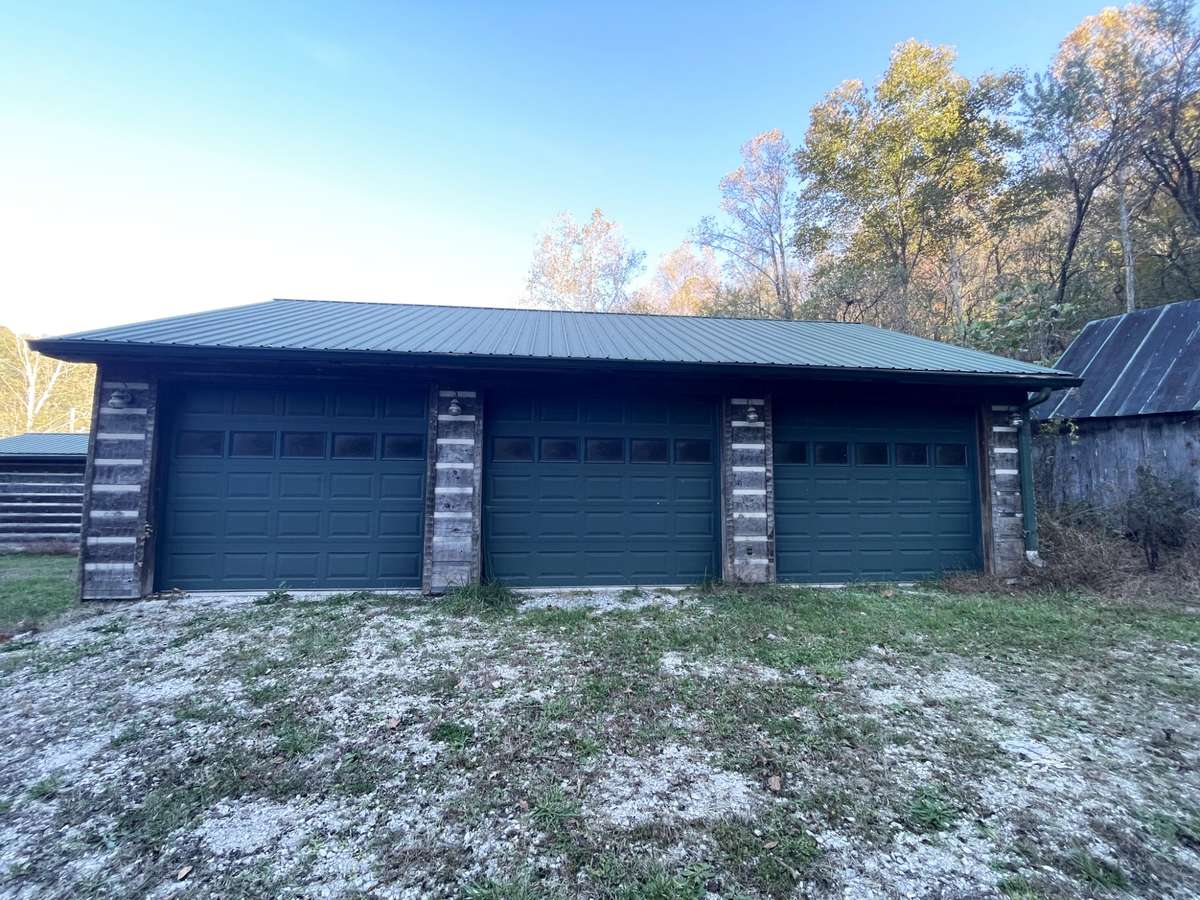 Detached 3 car garage