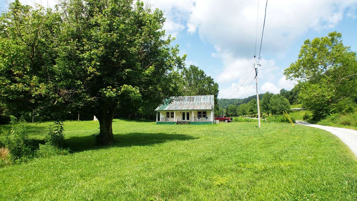 8256 Eaton Hollow - Needs TLC